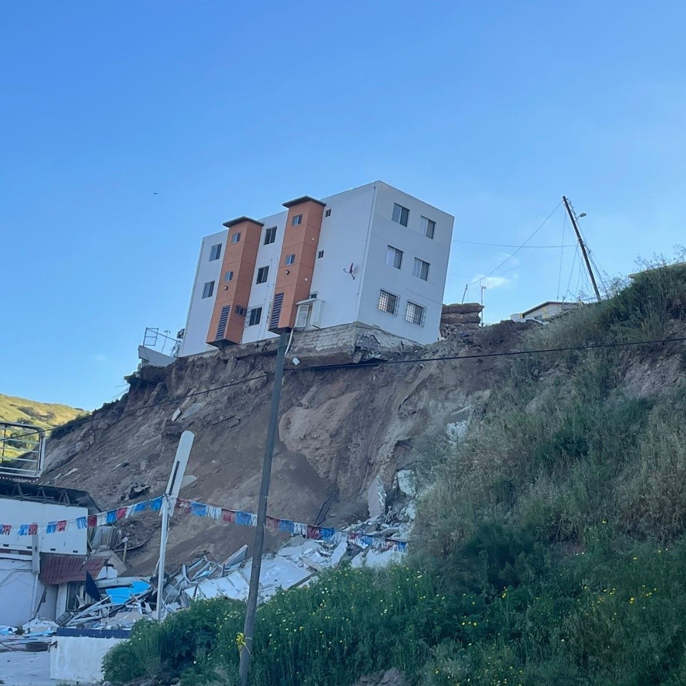 VIDEO] Colapsa primer edificio del Fraccionamiento La Sirerra - Noticias  Tijuana - Cerro Colorado Tijuana